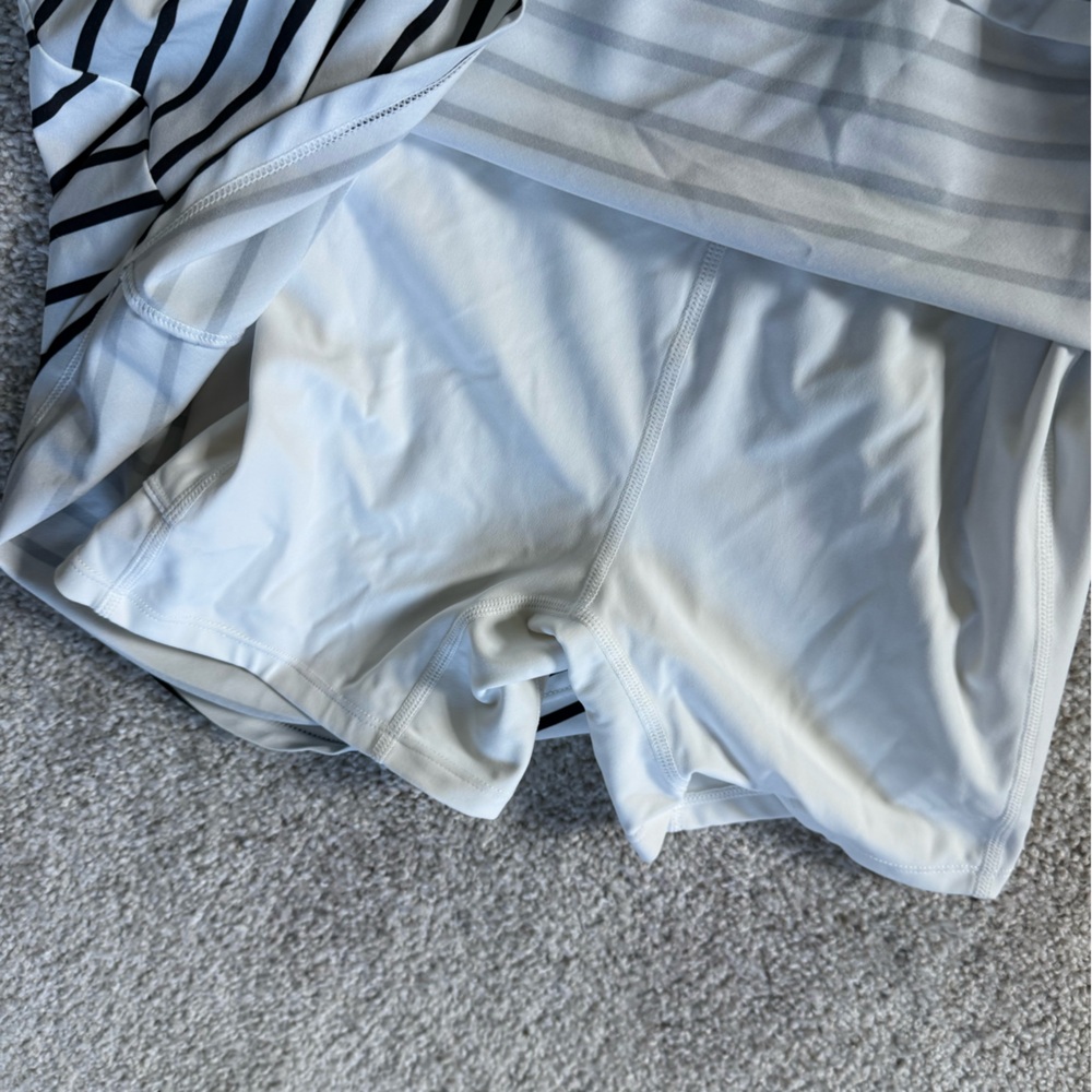 Abercrombie & Fitch White and Black Striped active dress - Picture 3 of 4